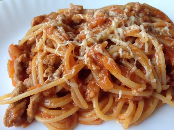 przepis na Spaghetti z sosem pomidorowym