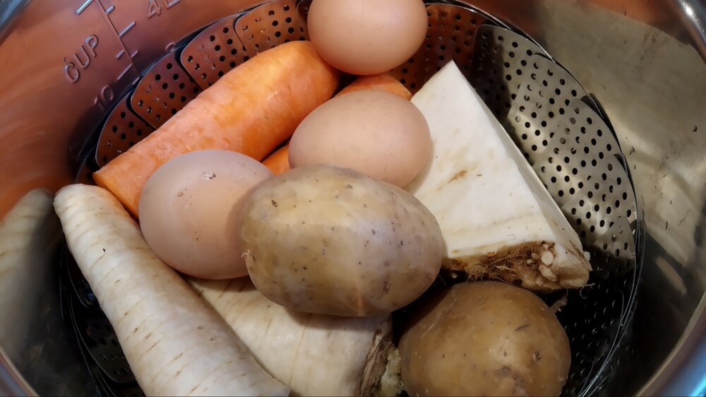 surowe warzywa w garnku instant pot - przepis na sałatkę jarzynową