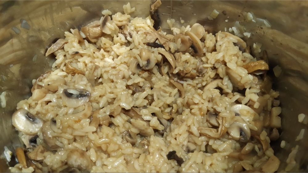 cooked rice and mushroom inside instant pot