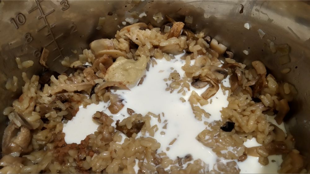 cooked rice mushrooms and cream inside instant pot