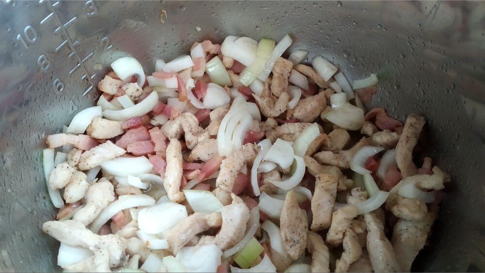bacon, chicken and onion inside instant pot