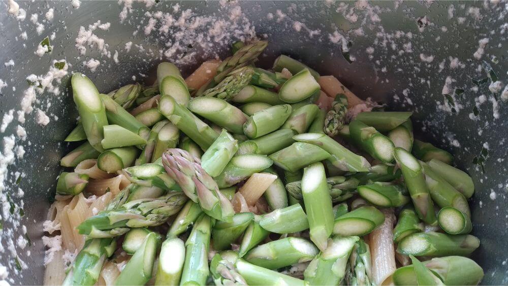 penne, asparagus and other ingredients inside instant pot