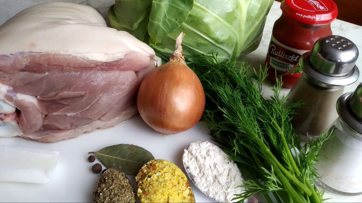 ingredients for young cabbage with ham hock (pork knuckle) - instantpot