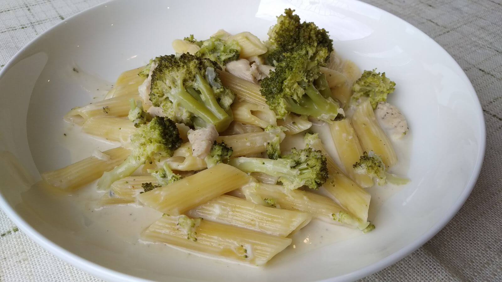 Recipe for pasta with cheese and broccoli sauce